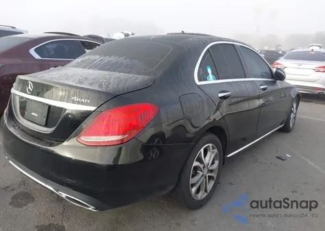 2016 Mercedes-Benz C 300 4Matic z USA, uszkodzony, nr VIN 55SWF4KB2GU133237